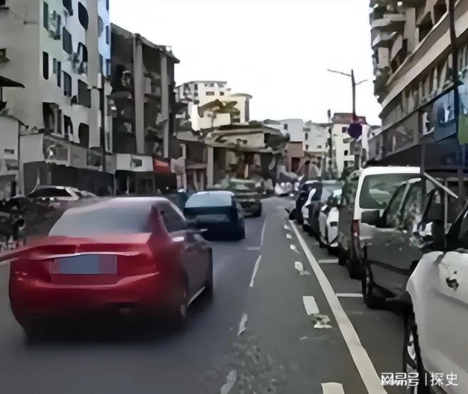裤”被扒企图拿钱平事出手大快人心凯发k8登录砸车3次！奔驰哥“底(图10)