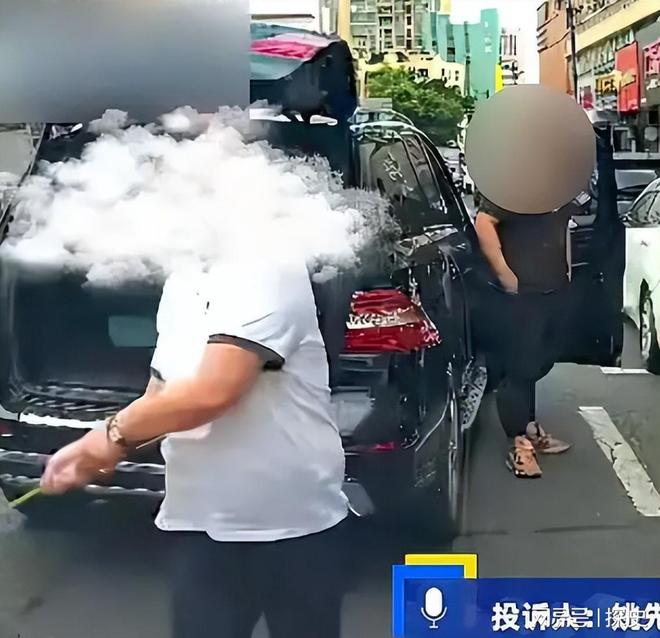裤”被扒企图拿钱平事出手大快人心凯发k8登录砸车3次！奔驰哥“底(图14)